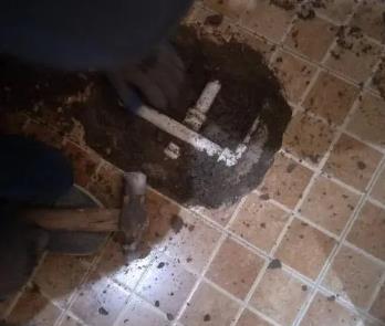 新津卫生间漏水维修公司为您分享下卫生间渗水如何处理及注意事项