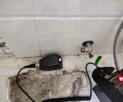 新津屋顶漏水维修公司分享下卫生间漏水的危害及解决方法